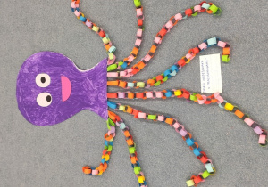 Ośmiornica wykonana przez dzieci z grupy skrzaty