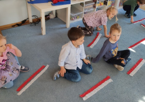 Wykonywanie flagi z kolorowej bibuły