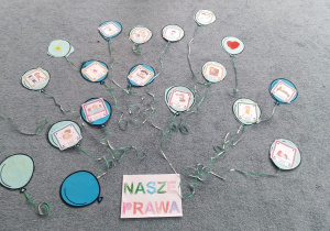 Prawa dziecka na balonikach wykonanych przez dzieci