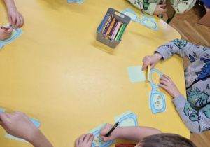 Dzieci rysują najważniejsze dla nich prawa dziecka