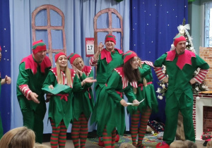 Elfy czytają zagadki dla dzieci