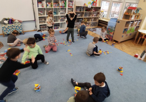 Dzieci w czasie zabawy