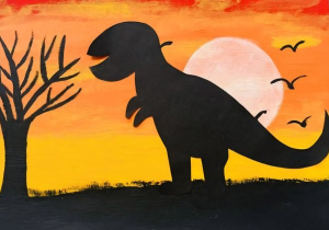 praca plastyczna przedstawiająca dinozaura na tle zachodzącego słońca