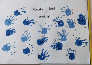 Odciśnięte niebieskie dłonie - Każdy jest ważny